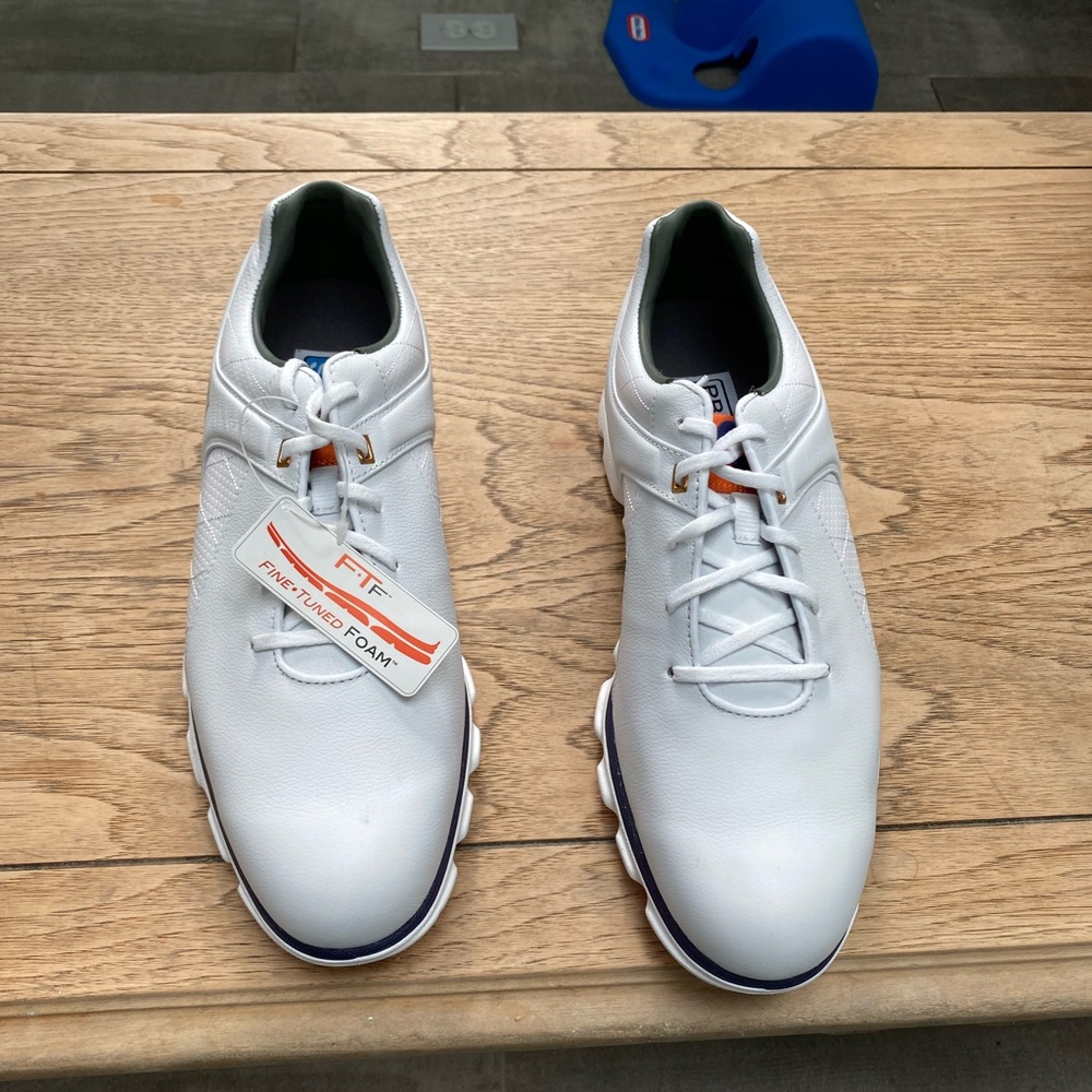 Mens FootJoy Golf Shoe. Brand New. Never worn.
